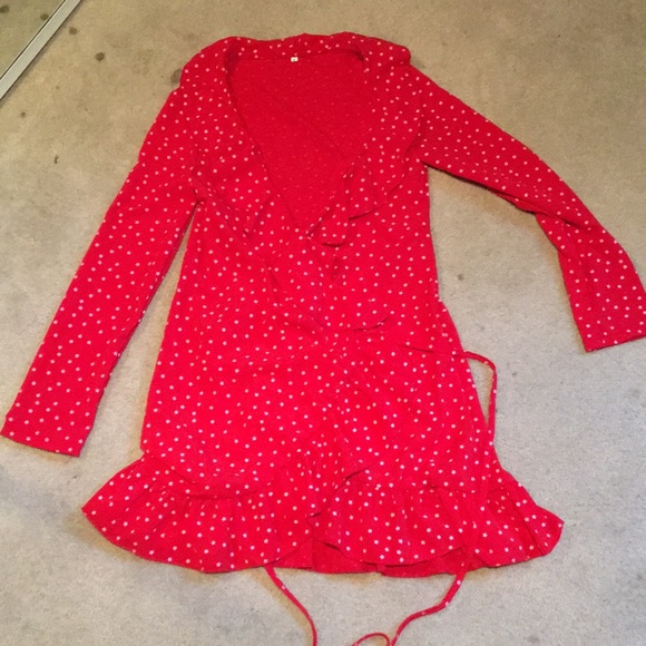 Red long sleeve star wrap dress - Picture 2 of 6